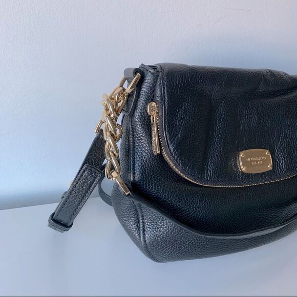 Michael Kors Medium Bedford Tassel Bag – Pebbled Leather - Picture 4 of 15